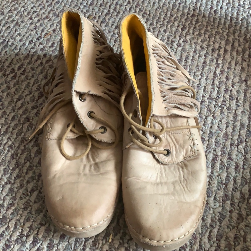 Cinch shoes with fringe
